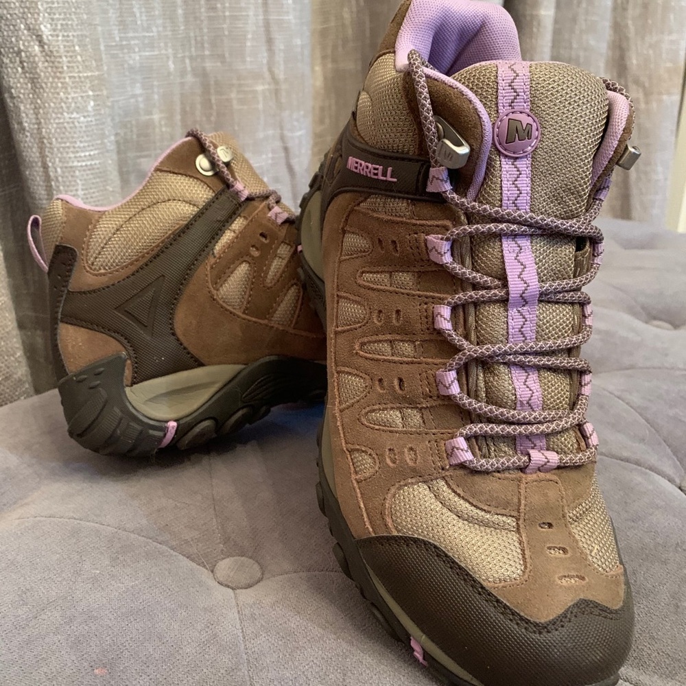 Women’s Hiking Boots